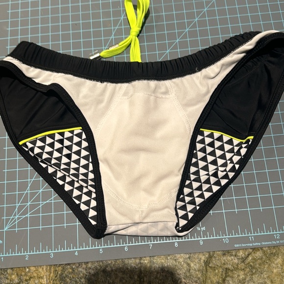 Men’s Swim Briefs USA Size Small Black With Front Pattern Detail - Picture 4 of 5